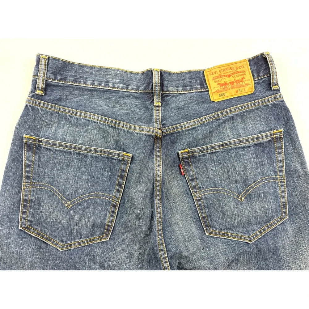 LEVI'S 569 Men's Loose Straight Denim Blue Medium Wash Jean Shorts 32W #1766